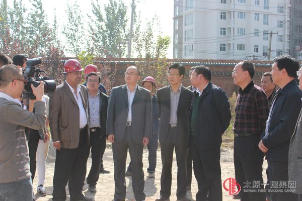晋城市城区领导莅临望川楼小学项目调研指导工作